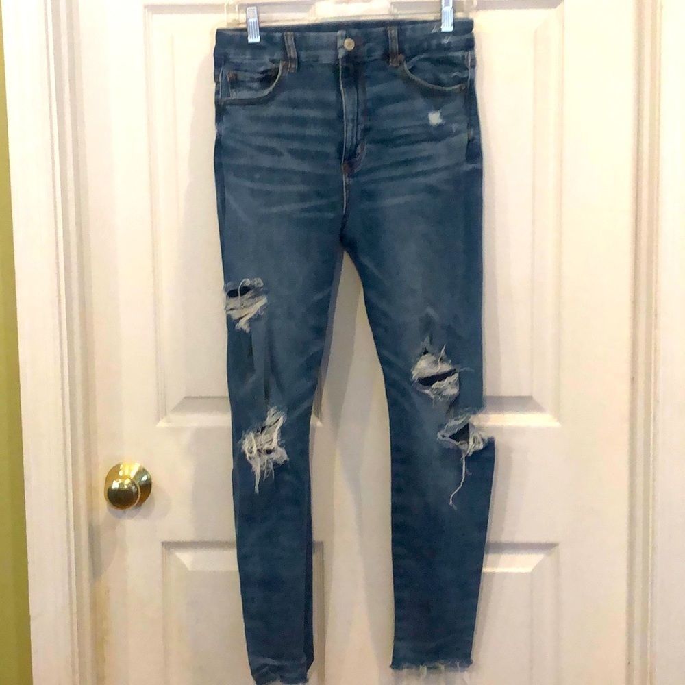 American Eagle Women’s 6 Short Distressed Curvy super high rise Jegging Jeans